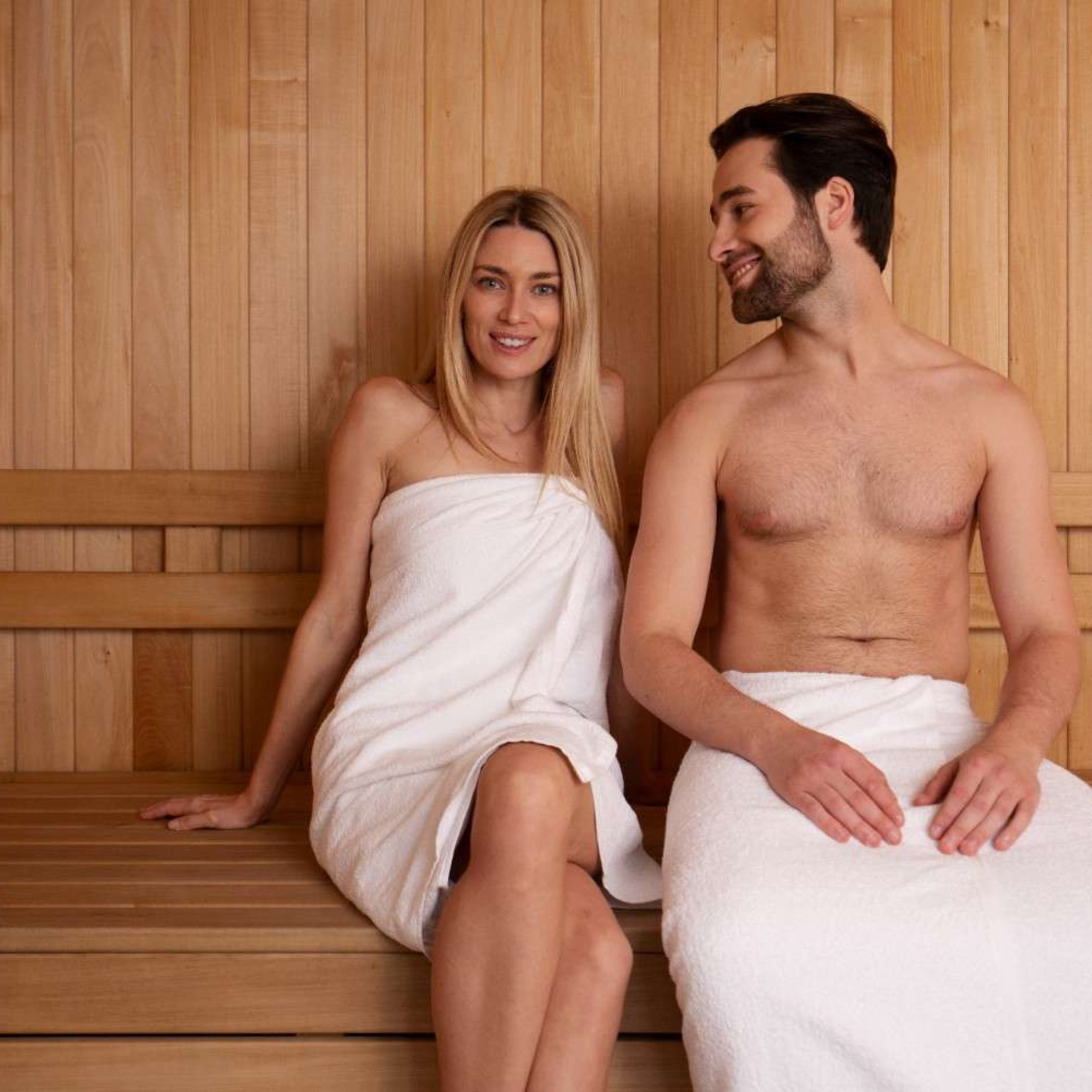 close-up-couple-relaxing-sauna2